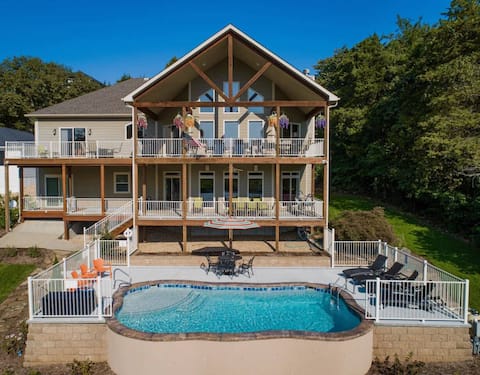Lakefront House w/ Pool