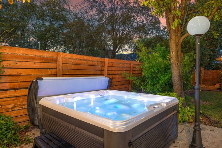 Casa Pájaro | Hot Tub | Karaoke | Sleeps 16+ gallery image 3