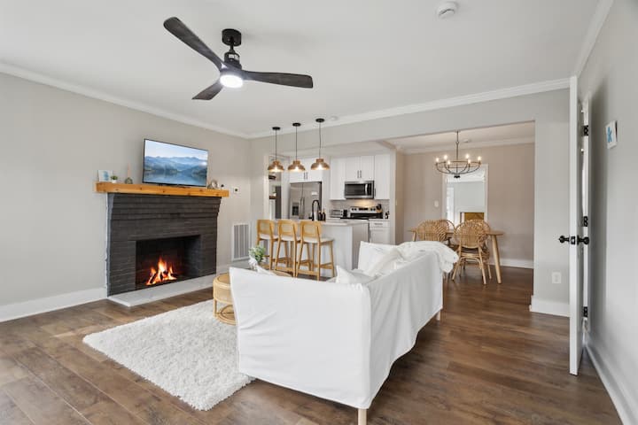 Charming & Comfy Gem ~ Mins To Beach ~ Yard ~ Pkg! - Ocean View Beach, VA