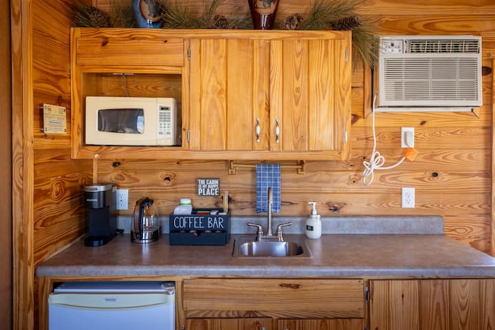 Mayfly Cabin (Cabin #3) - Emigrant, MT
