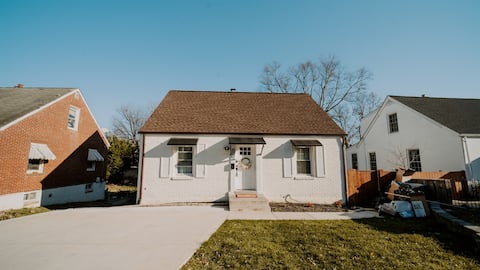 5BR/4BA Cherry House with Beautiful Backyard in VA