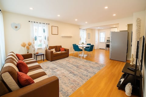 5BR/4BA Lovely House with Beautiful Backyard in VA