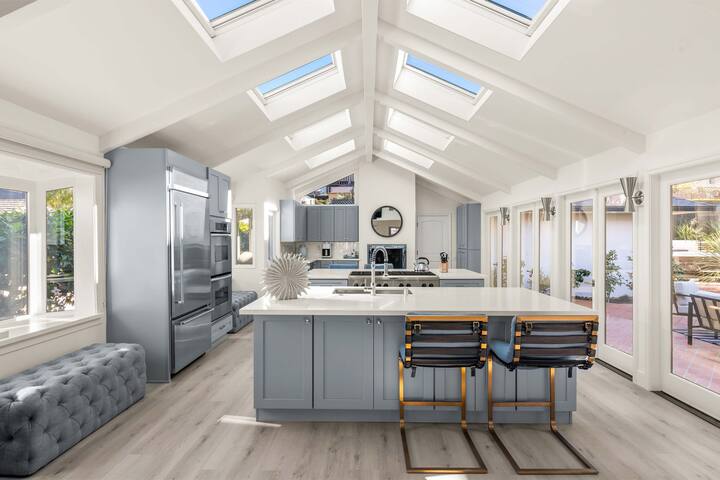 New Luxe Remodel, Beach Access, Ocean View, Spa gallery image 4