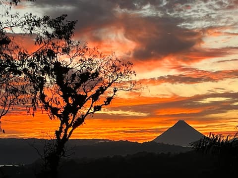 Spectacular Views King Suite, Communal Pool & Spa