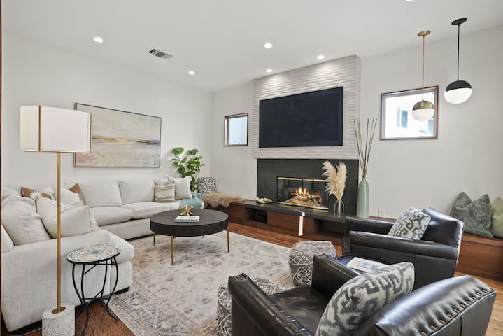 Village Vistas – Luxury, Walk to Beach and Village