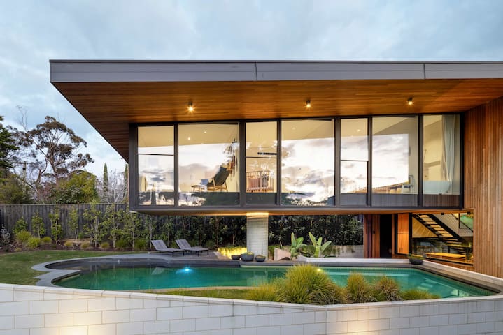 Lumiere – Gas Heated Pool & Stroll to Beach