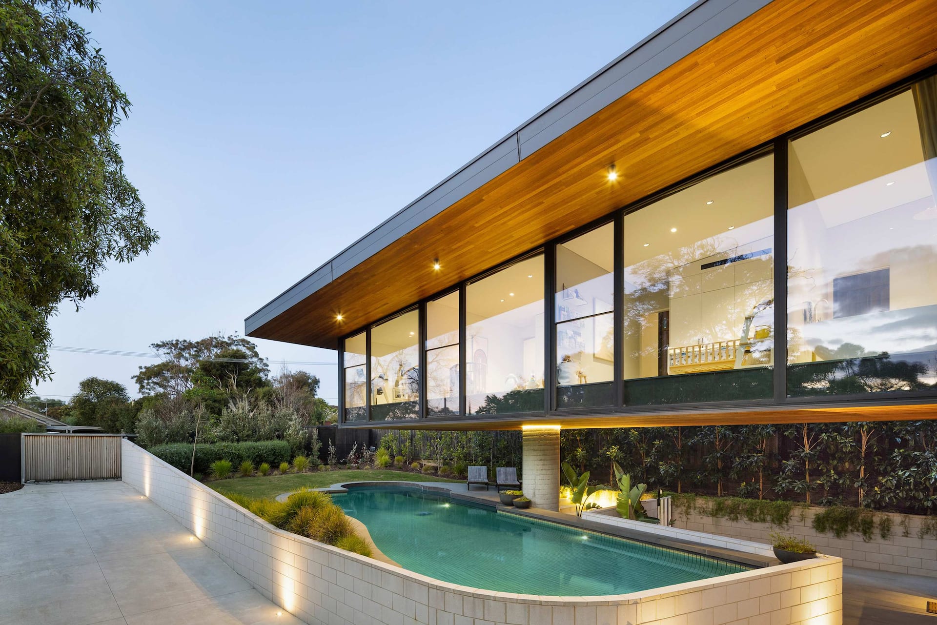 Lumiere - Gas Heated Pool & Stroll To Beach