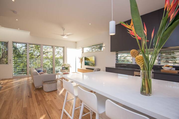 Villa One Five – Rooftop Luxury on Hastings St gallery image 3