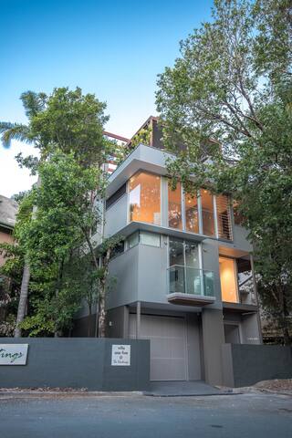 Villa One Five – Rooftop Luxury on Hastings St gallery image 4