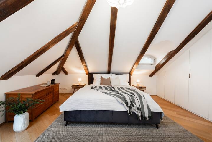 Old Town 3BDR Retreat Steps from Charles Bridge gallery image 3