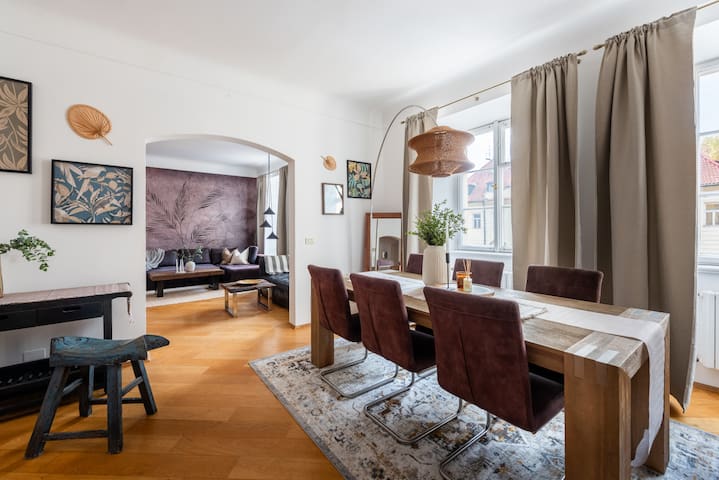 Old Town 3BDR Retreat Steps from Charles Bridge