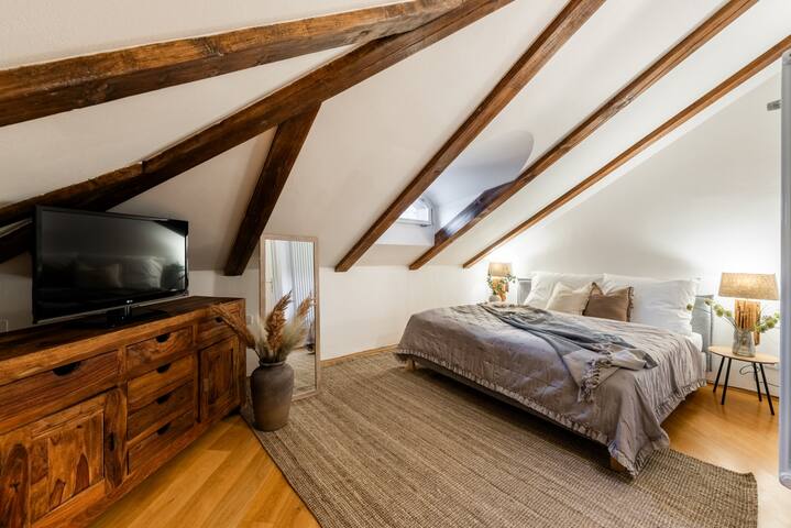 Old Town 3BDR Retreat Steps from Charles Bridge gallery image 4