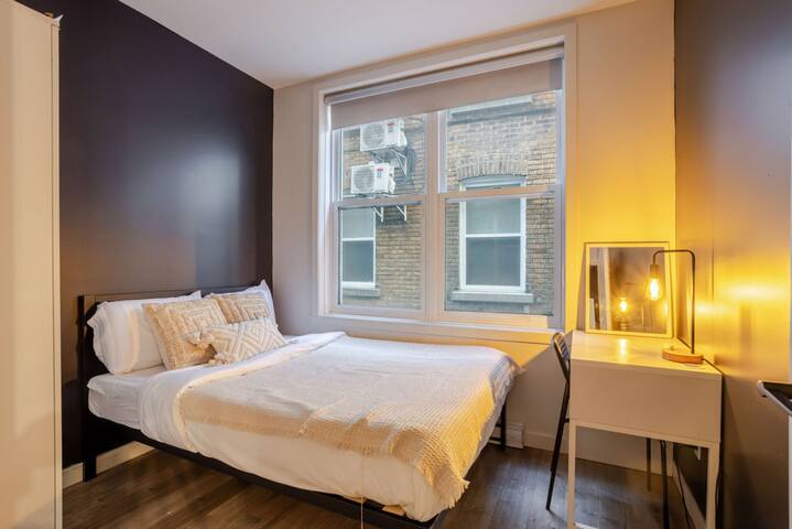 The Urban Haven: 4BR in Plateau MTL gallery image 5