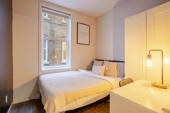 The Urban Haven: 4BR in Plateau MTL gallery image 3