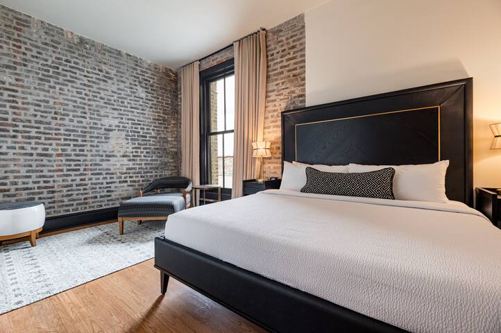 3BR Ultimate Group Retreat 2 Blocks to Bourbon St gallery image 5