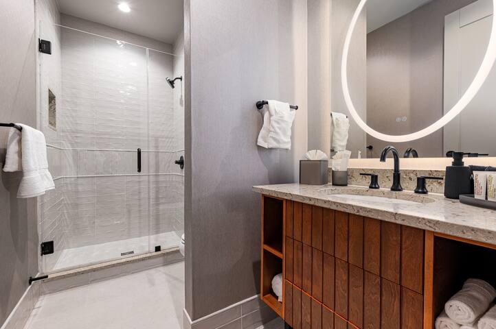 4BR Perfect Group Unit Walk to French Quarter gallery image 3