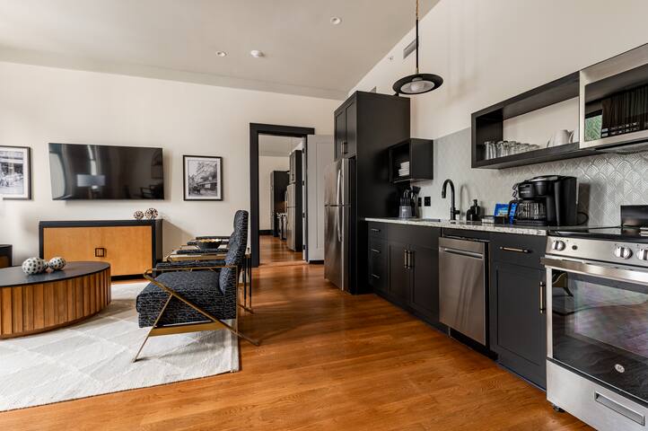 4BR Conjoined Group Unit on Canal St | The Mayfair gallery image 3
