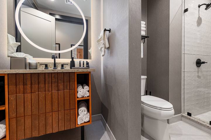 4BR Conjoined Group Unit on Canal St | The Mayfair gallery image 4