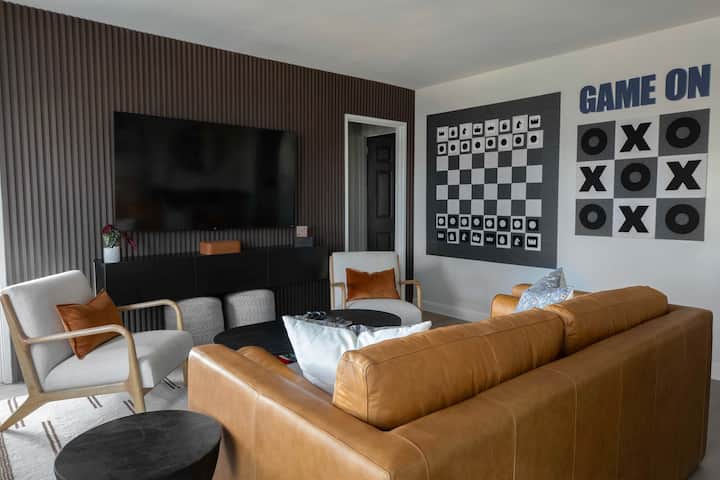 Downtown Hidden Gem W/ Balcony & Free Parking - Atlanta, GA