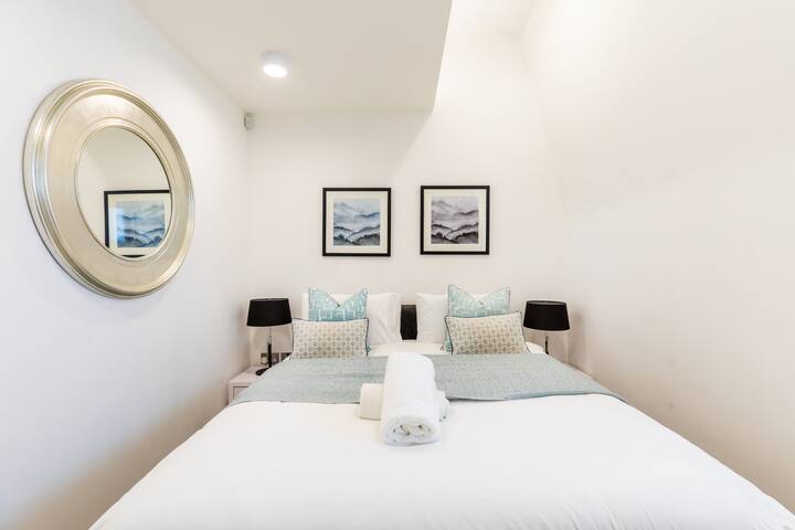 Kensington Apartments – Luxury Two Bed Rooms Apar gallery image 3