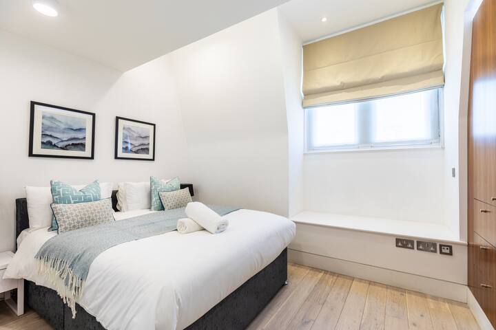 Kensington Apartments – Luxury Two Bed Rooms Apar gallery image 5