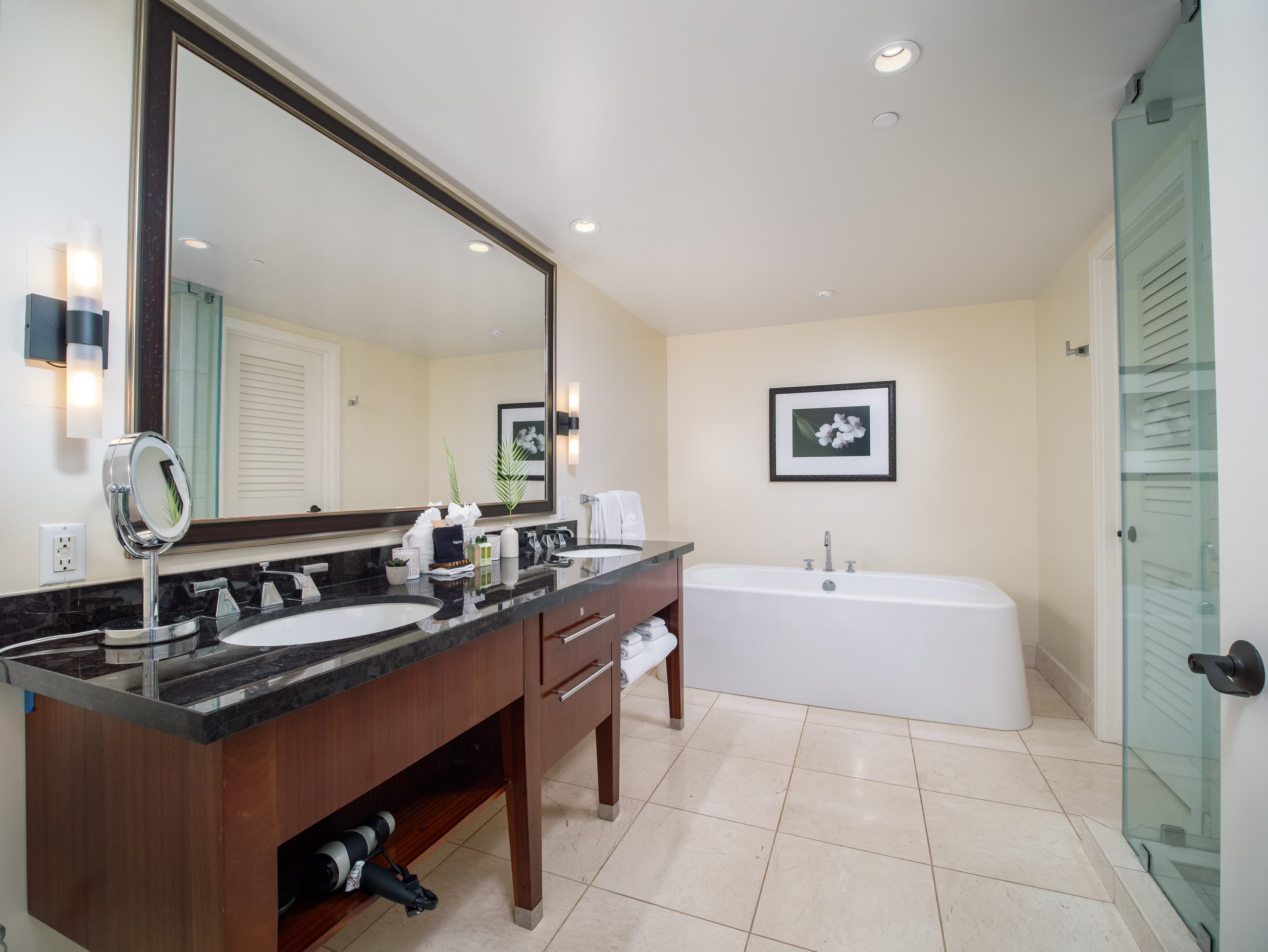 Home in Lahaina · ★4.73 · 3 bedrooms · 4 beds · 3 baths - Image 19