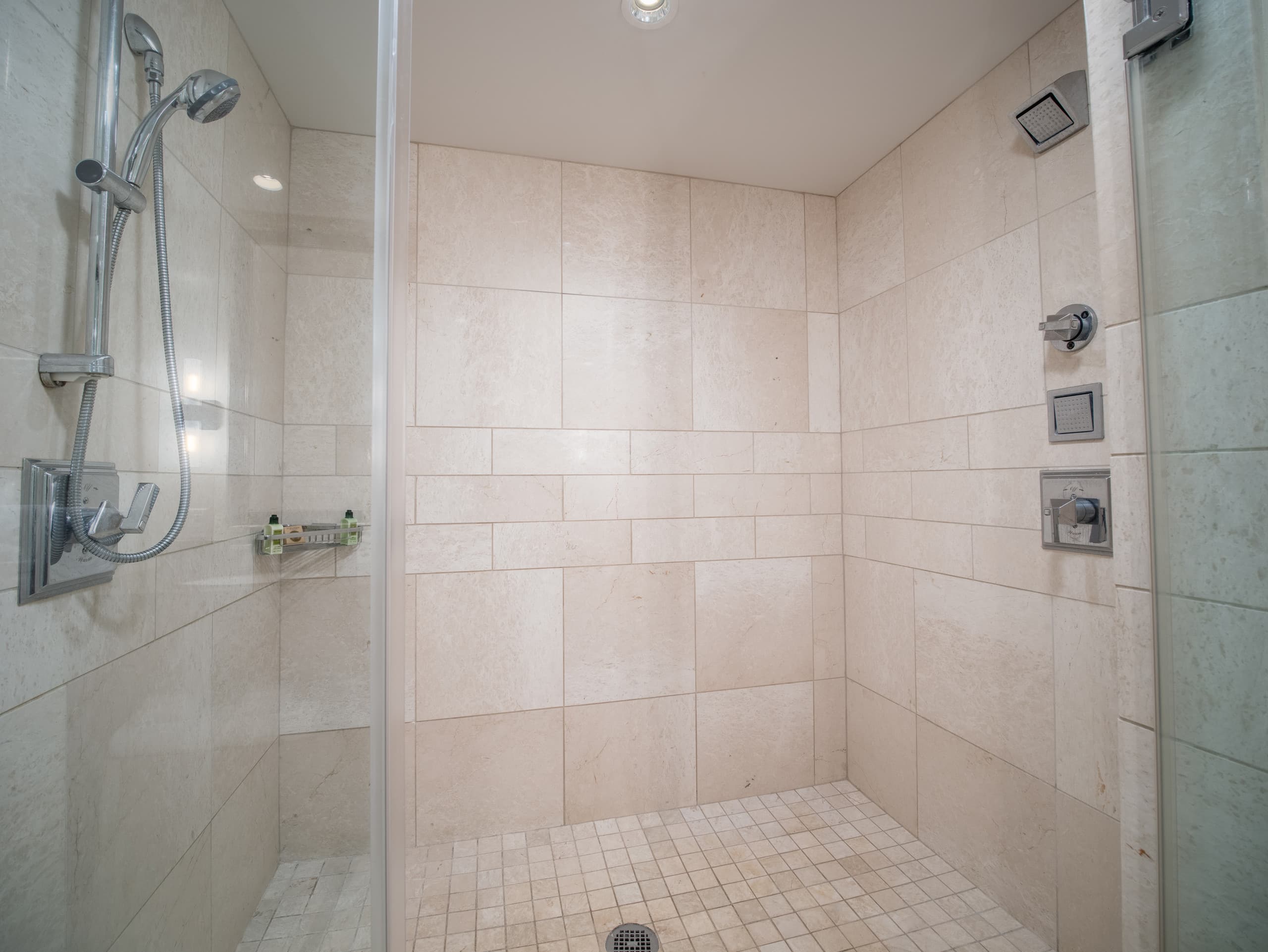 Home in Lahaina · ★4.73 · 3 bedrooms · 4 beds · 3 baths - Image 23