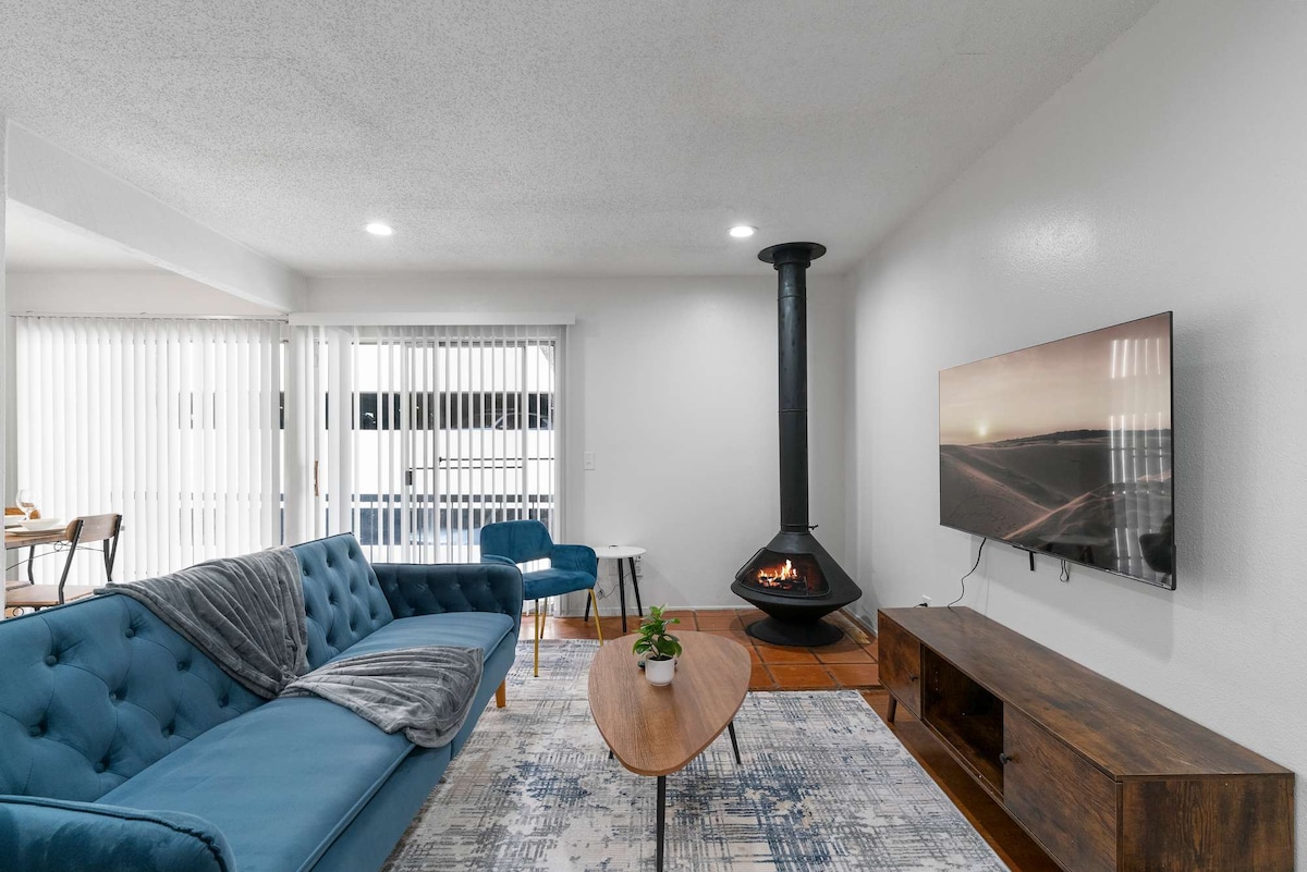 SOCO Downtown 1BDR | Perfect Location| Free Pkg