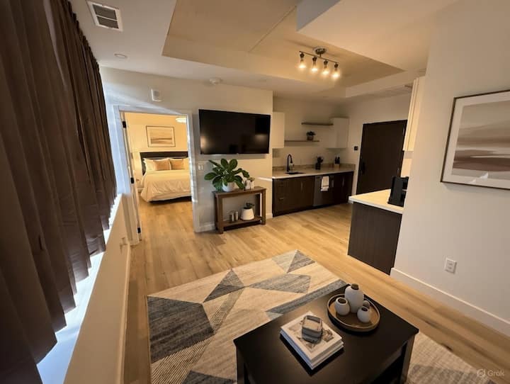 Serenity Suite #101 - Reese Tower - Tulsa, OK