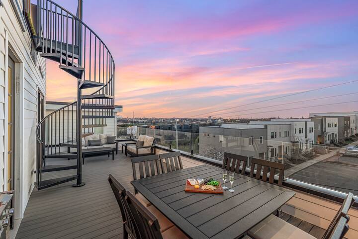 High Note-2 Rooftop Decks-3 Mins to Broadway gallery image 5