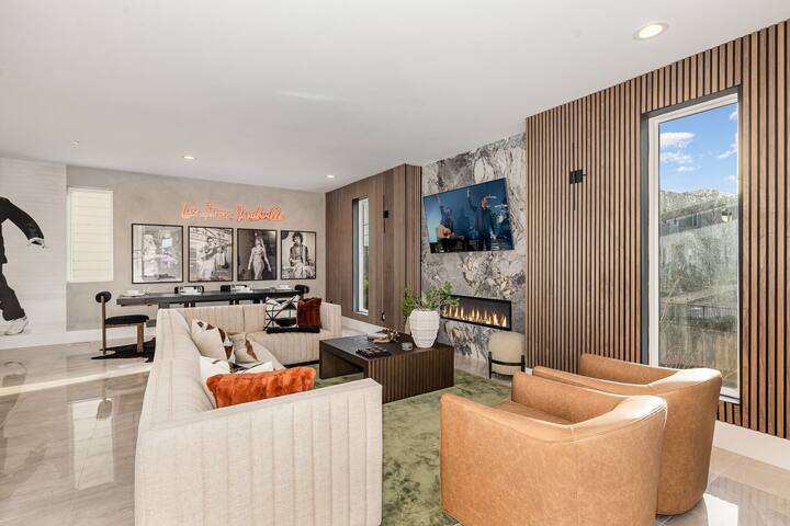 High Note-2 Rooftop Decks-3 Mins to Broadway gallery image 2