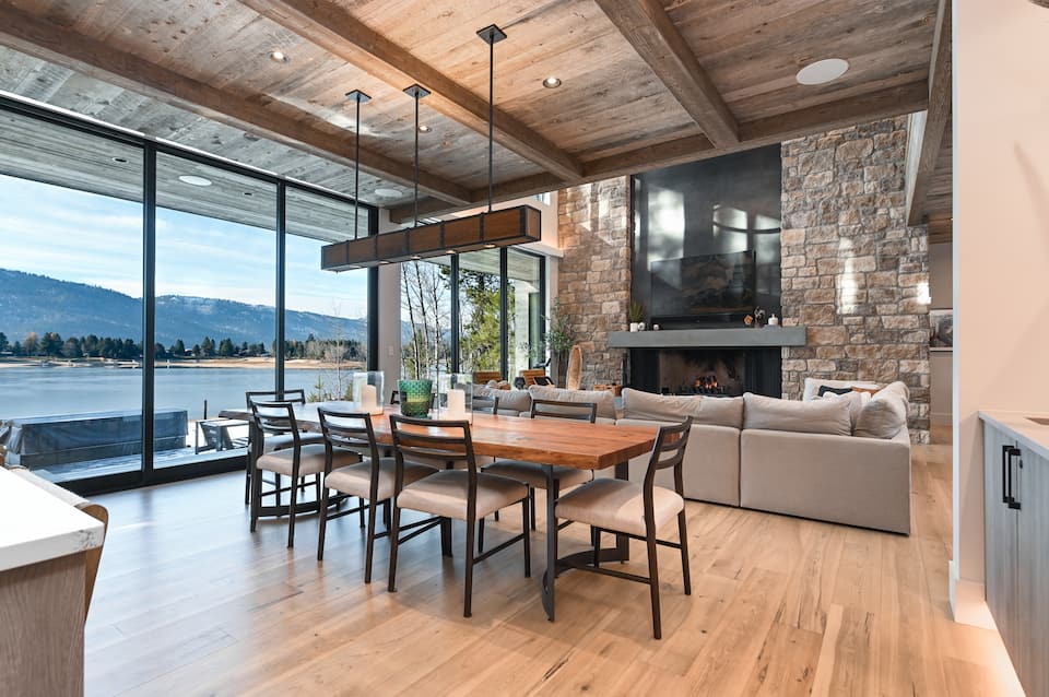 A lakefront lodge on Lake Cascade, Donnelly, Idaho, United States, photo 9 of 10