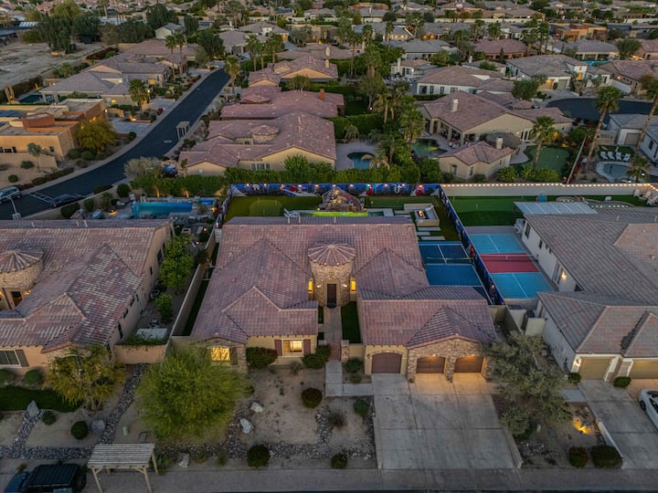 Luxury 5BR Spider-Man: Pool, Arcades, Pickleball - Villas for Rent