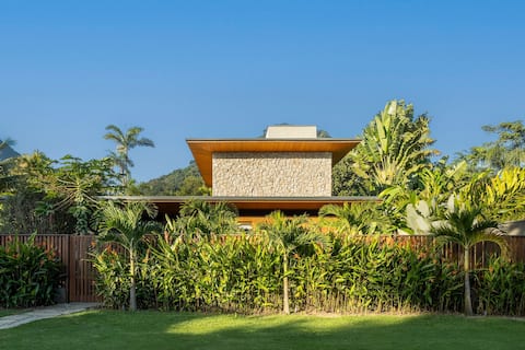 Casa Maldivas Bahasa in Itamambuca (Beachfront)