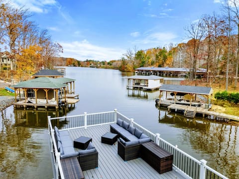 Lakefront Lake Anna with Cove, Dock, Deck, Hot Tub