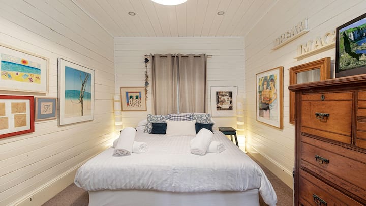 Queen bedroom