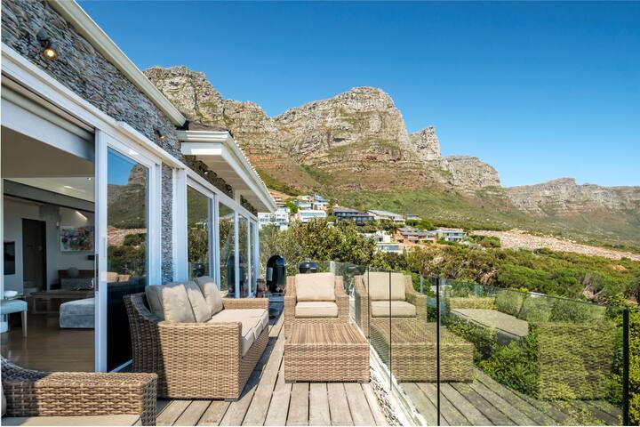 Stylish Camps Bay Home with Sea Views Beleza Villa gallery image 5