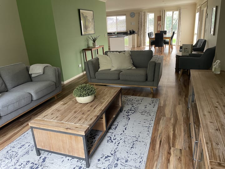 4 Br House Near Beach Sleeps 9 - Warrnambool
