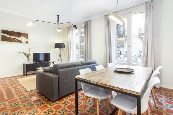 Las Ramblas large 4bedroom with terrace gallery image 2