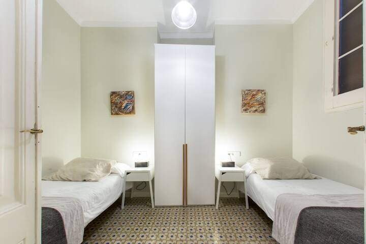 Las Ramblas large 4bedroom with terrace gallery image 3