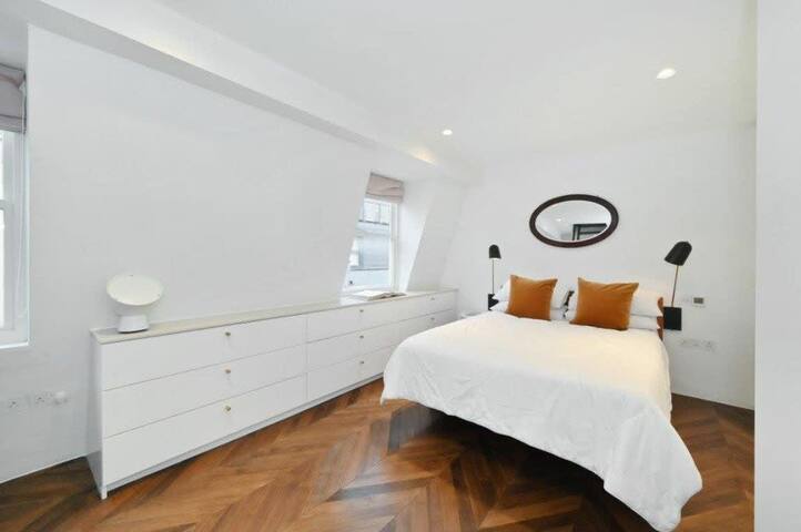 Chic 2 bed escape in Notting Hill gallery image 5
