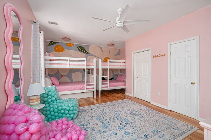 "חדר הקומותיים".