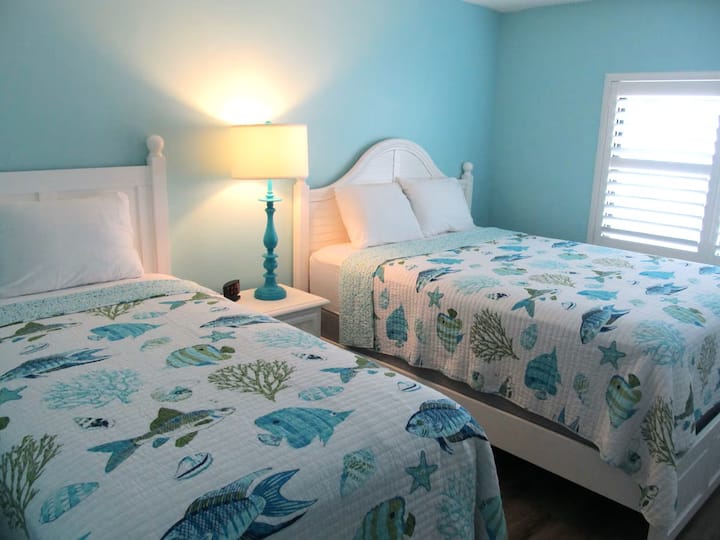 Spálňa pre hostí s manželskou posteľou a oddelenými lôžkami