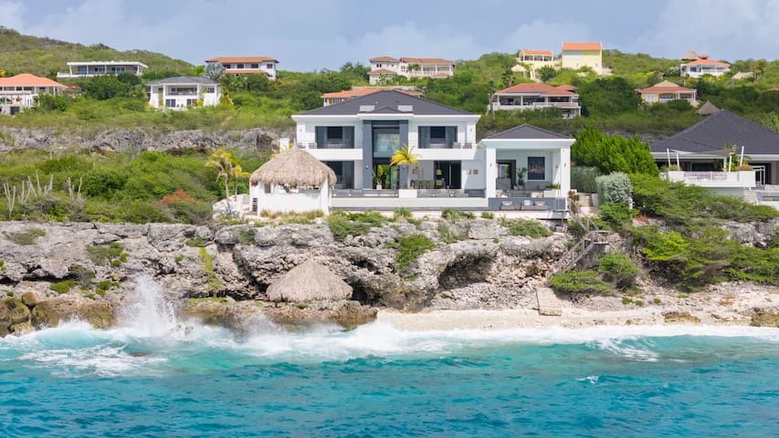 Coral Estate Rentals managed Airbnb listing 1