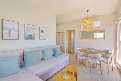 Top-Floor Beachfront Paradise (7H)