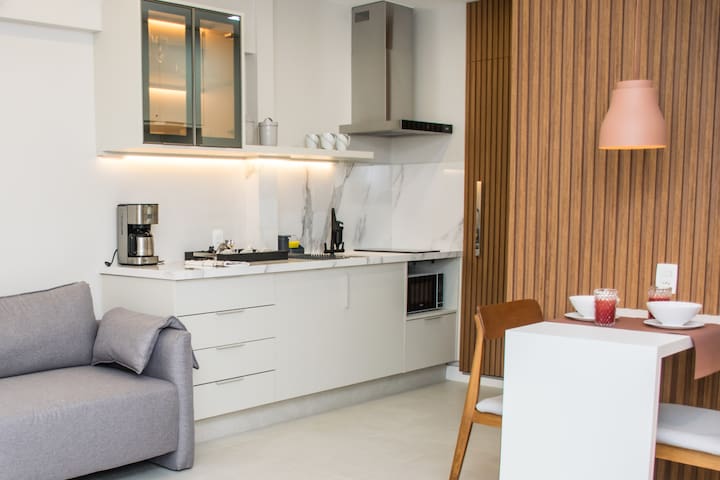 Apto no coração de Ipanema, 300m da praia!