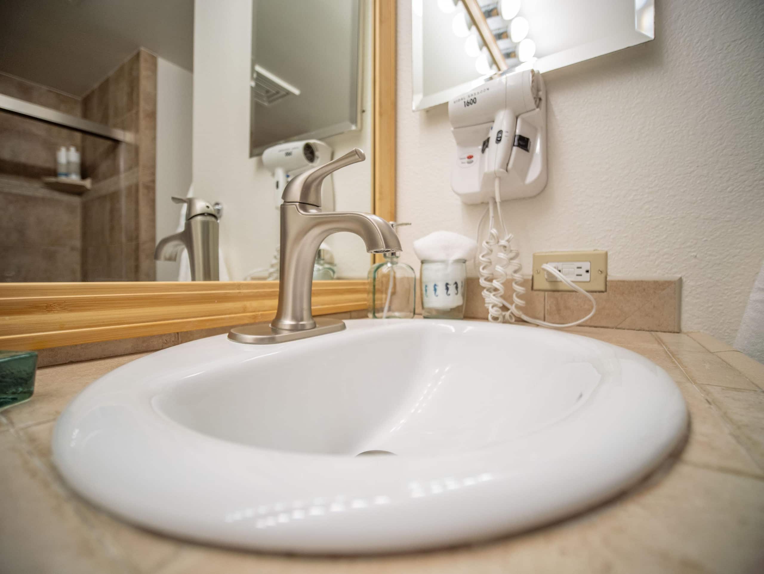 Condo in Kihei · ★5.0 · 1 bedroom · 2 beds · 2 private baths - Image 22