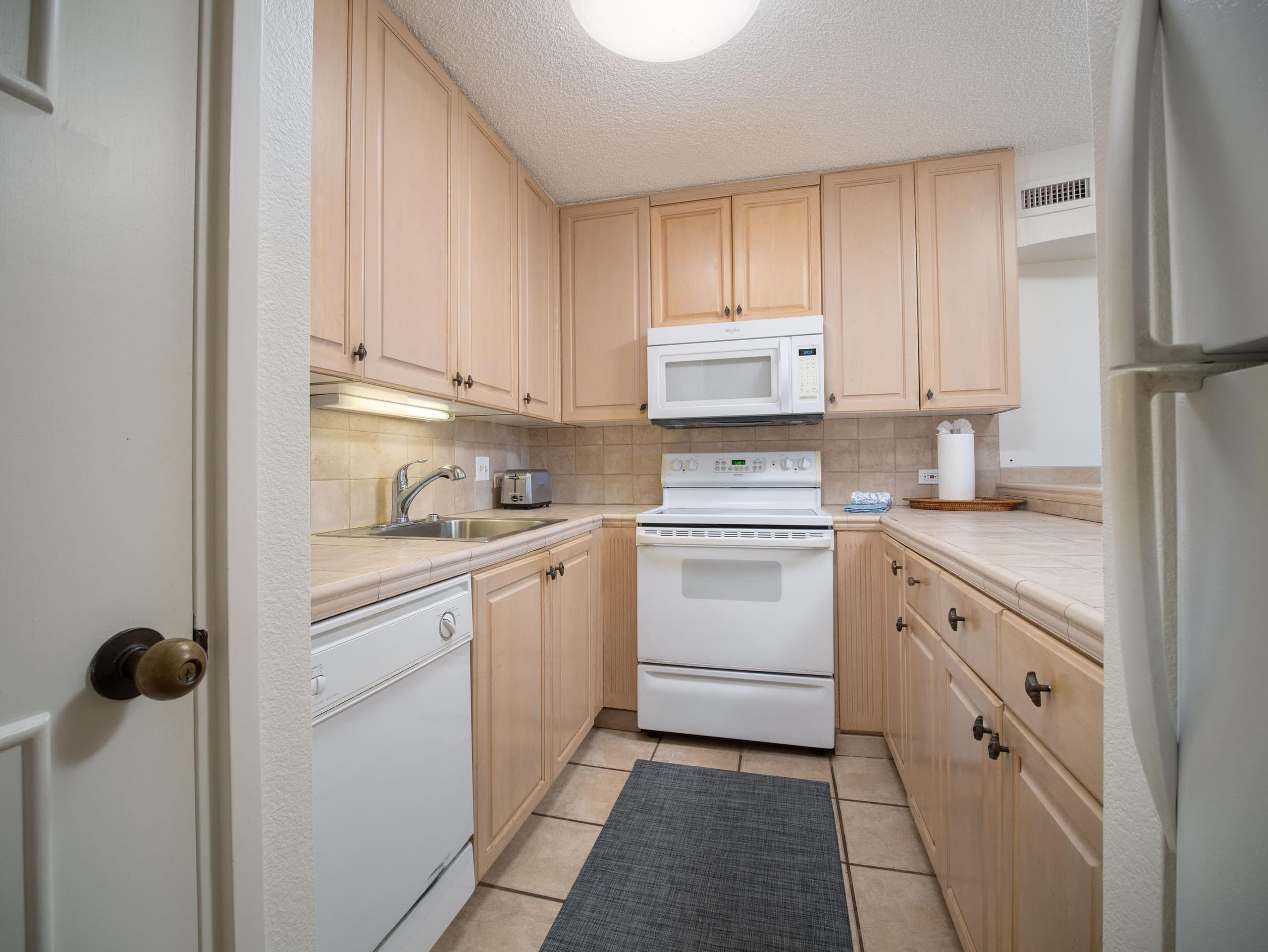 Condo in Kihei · ★5.0 · 1 bedroom · 2 beds · 2 private baths - Image 4