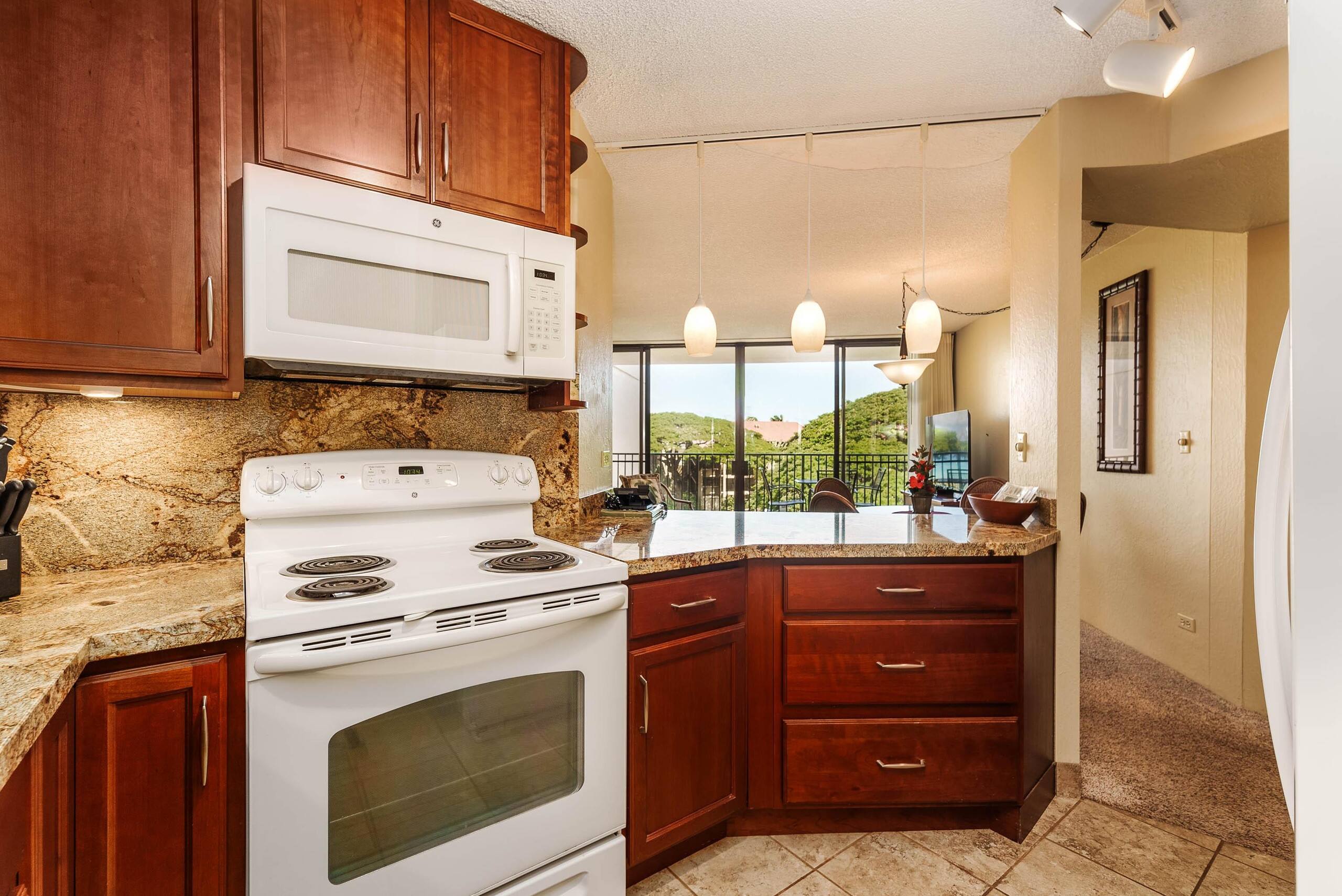 Condo in Lahaina · ★4.88 · 2 bedrooms · 3 beds · 2 private baths - Image 12