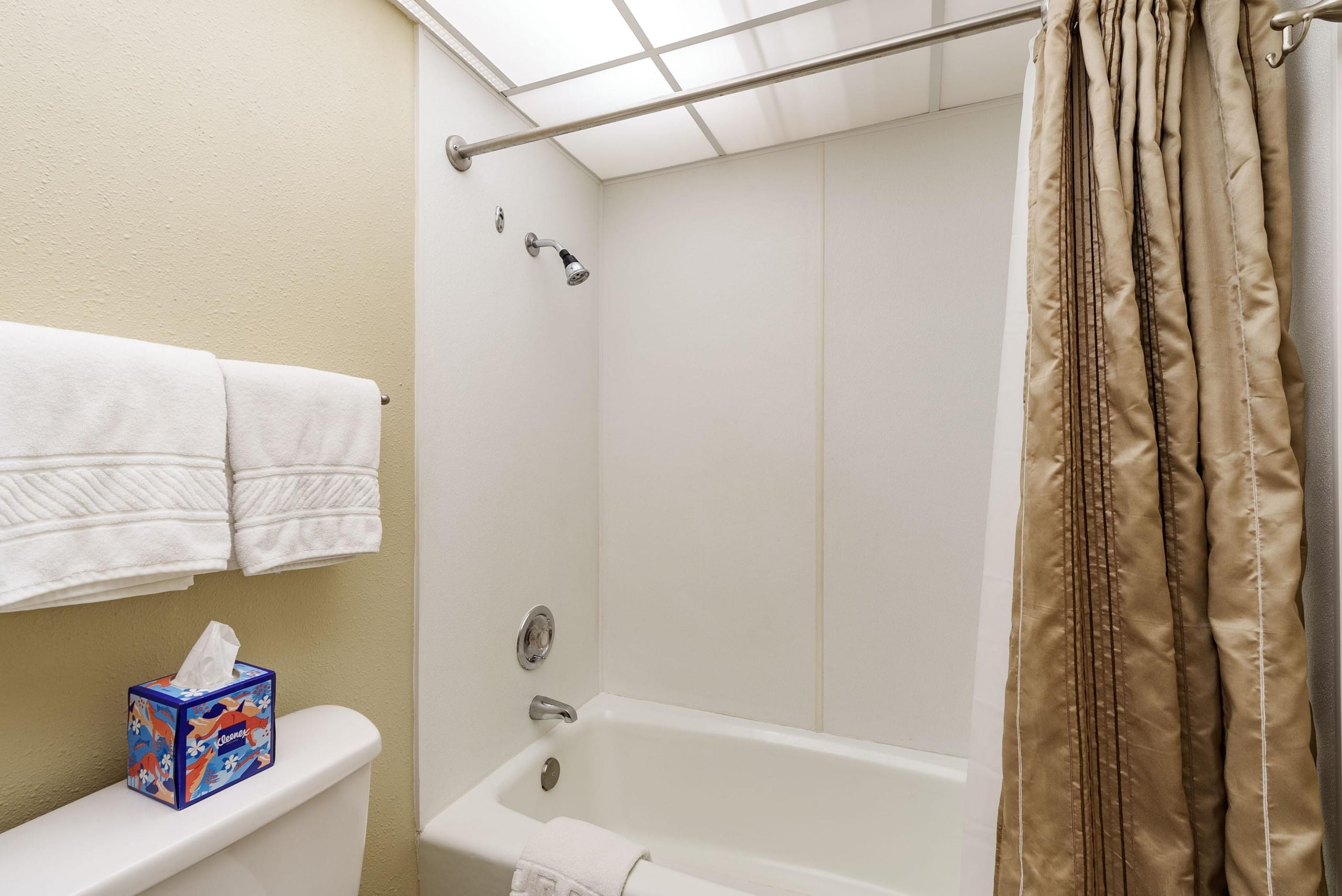 Condo in Lahaina · ★4.88 · 2 bedrooms · 3 beds · 2 private baths - Image 23